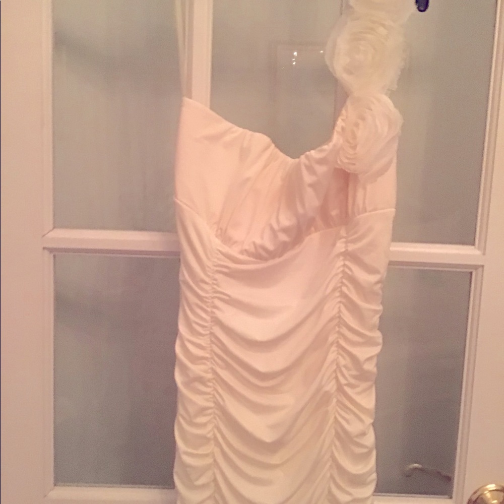 Beautiful half sleve body con dress